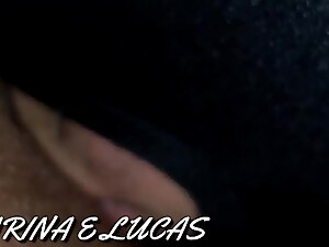 Lucas chupando a buceta da sua esposa Karina