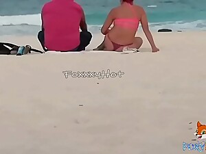 Mostrando el culo en tanga por la playa y calentando a hombres, solo dos se animaron a tocarme (Video Completo en JUSTFOR.FANS/FOXYHOT)